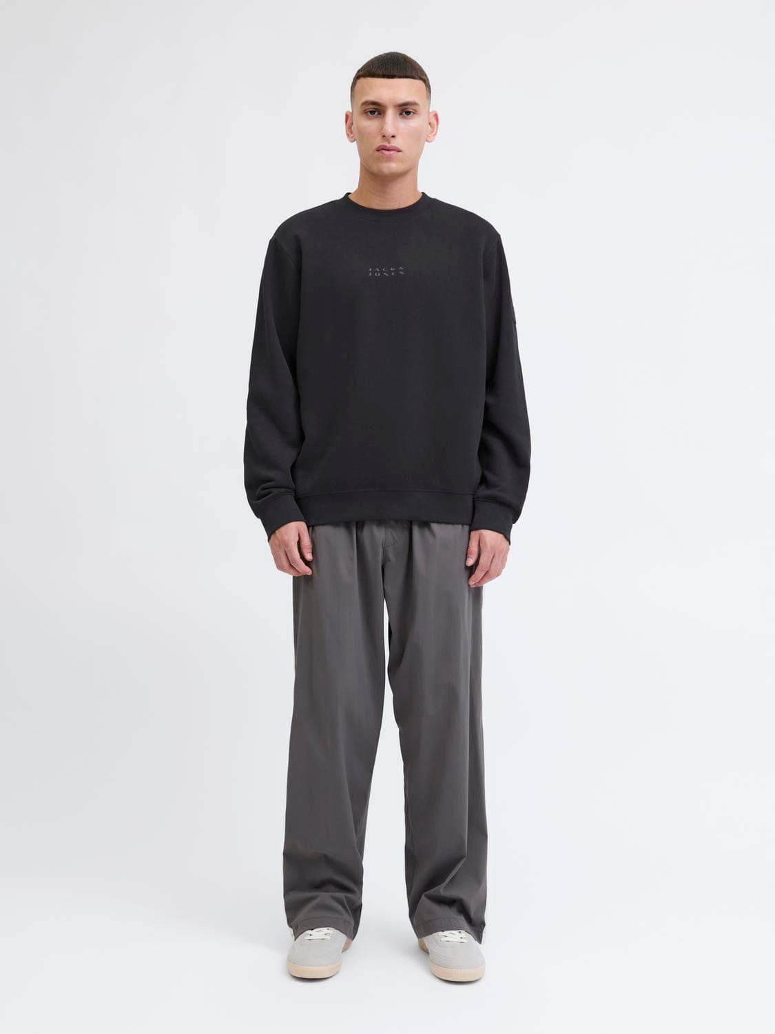 model_shot-front_full